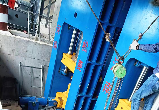 新型火燒鐵熱熔壓塊設(shè)備在生產(chǎn)中的優(yōu)勢